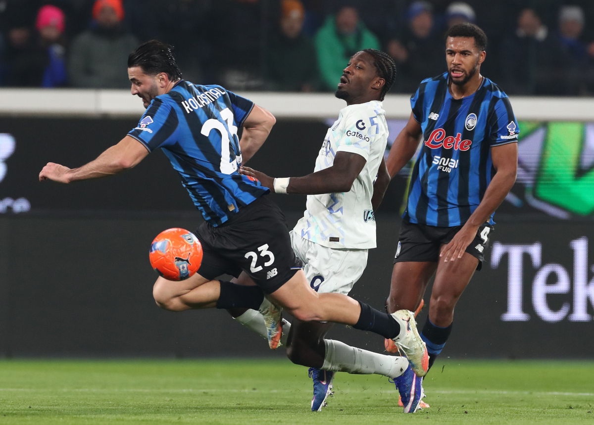 BERGAMO, ITALY - DECEMBER 28: Marcus Thuram of FC Internazionale competes for the ball with Sead Kolasinac of Atalanta BC during the Serie A match between Atalanta BC and FC Internazionale at New Balance Arena on December 28, 2025 in Bergamo, Italy. (Photo by Marco Luzzani/Getty Images)