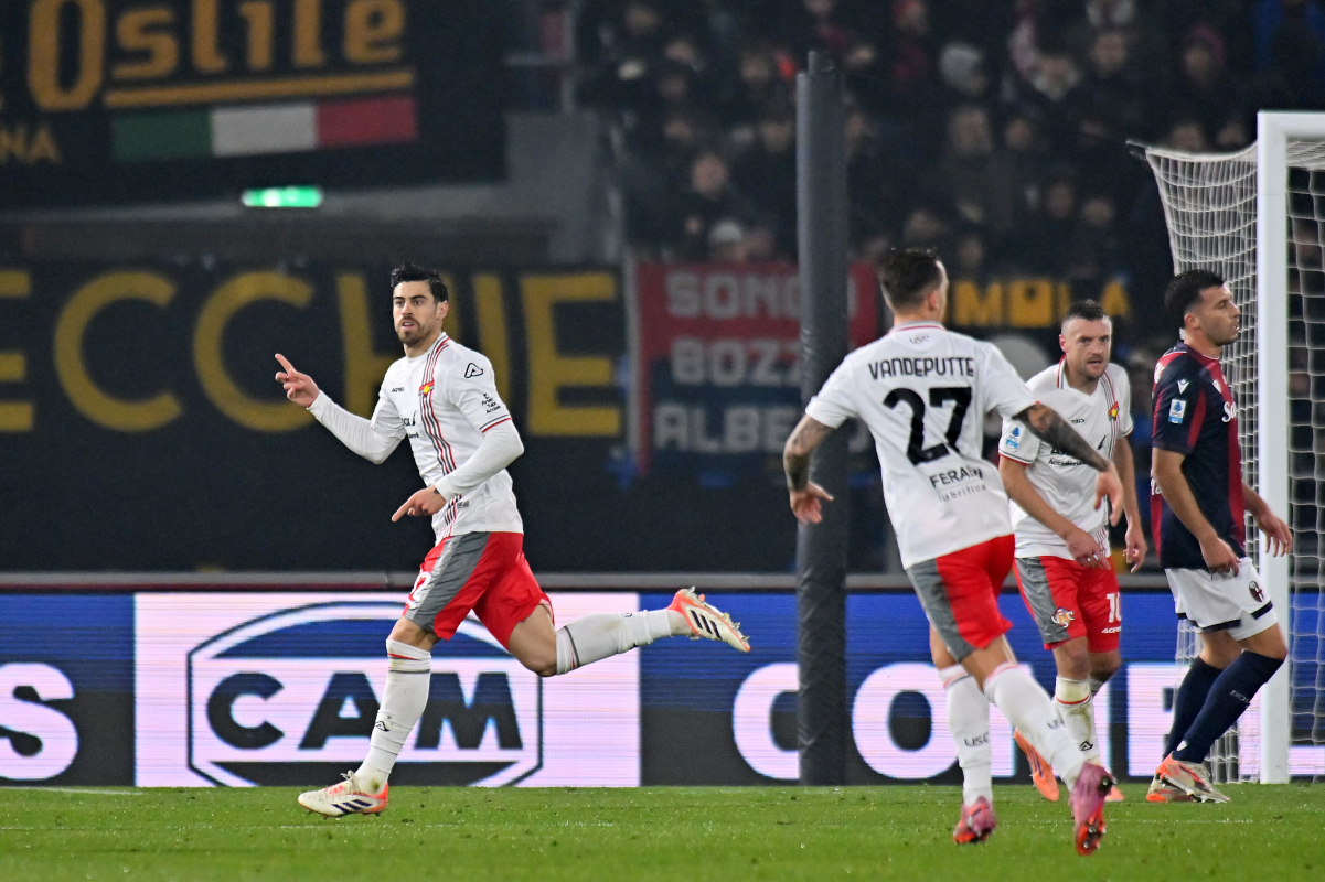 BOLOGNA, ITALY - DECEMBER 01: Martin Payero of Cremonese celebrates scoring his team's first goal during the Serie A match between Bologna FC 1909 and US Cremonese at Renato Dall'Ara Stadium on December 01, 2025 in Bologna, Italy. (Photo by Alessandro Sabattini/Getty Images)