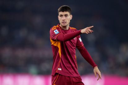 ROME, ITALY - DECEMBER 15: Matias Soule of AS Roma gestures during the Serie A match between AS Roma and Como 1907 at Stadio Olimpico on December 15, 2025 in Rome, Italy. (Photo by Paolo Bruno/Getty Images)