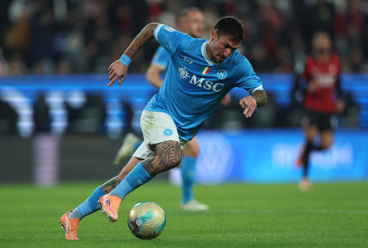 RIYADH, SAUDI ARABIA - DECEMBER 18: Matteo Politano of SSC Napoli runs with the ball during the Supercoppa Italiana Semi-Final match between SSC Napoli and AC Milan at King Saud University Stadium on December 18, 2025 in Riyadh, Saudi Arabia. (Photo by Yasser Bakhsh/Getty Images)