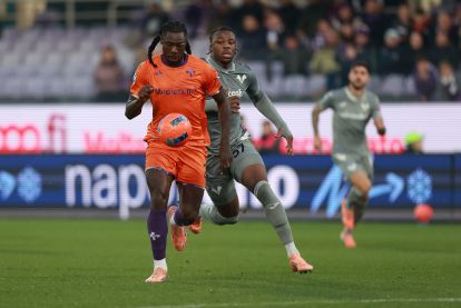 FLORENCE, ITALY - DECEMBER 14: Moise Kean of ACF Fiorentina battles for the ball with Arnel Bella-Kotchap of Hellas Verona during the Serie A match between ACF Fiorentina and Hellas Verona FC at Artemio Franchi on December 14, 2025 in Florence, Italy. (Photo by Gabriele Maltinti/Getty Images)