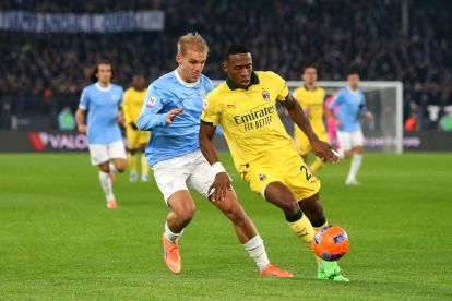 ROME, ITALY - DECEMBER 04: Pervis Estupinan of AC Milan battles for possession with Gustav Isaksen of Lazio during the Coppa Italia Round of 16 match between SS Lazio and AC Milan at Olimpico Stadium on December 04, 2025 in Rome, Italy. (Photo by Paolo Bruno/Getty Images)