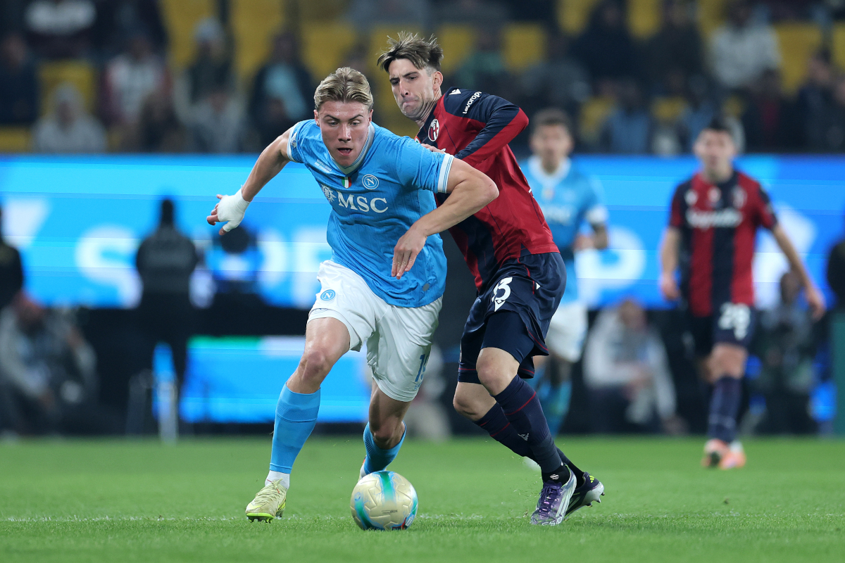RIYADH, SAUDI ARABIA - DECEMBER 22: Rasmus Hojlund of SSC Napoli is challenged by Juan Miranda of Bologna during the Supercoppa Italiana Final between SSC Napoli and Bologna FC 1909 at King Saud University Stadium on December 22, 2025 in Riyadh, Saudi Arabia. (Photo by Abdullah Ahmed/Getty Images)
