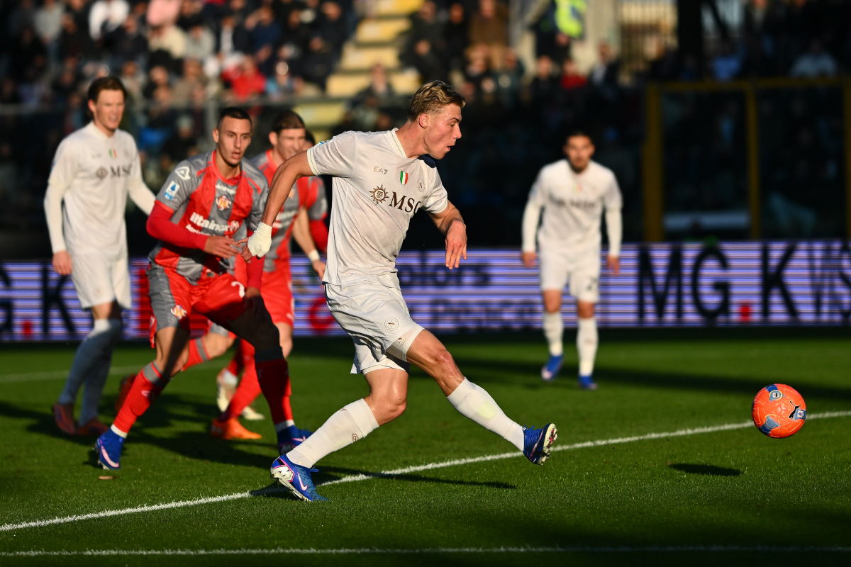 CREMONA, ITALY - DECEMBER 28: Rasmus Hojlund of SSC Napoli scores the 0-1 goal during the Serie A match between US Cremonese and SSC Napoli at Stadio Giovanni Zini on December 28, 2025 in Cremona, Italy. (Photo by Marco M. Mantovani/Getty Images)