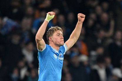 NAPLES, ITALY - DECEMBER 07: Rasmus Hojlund of SSC Napoli celebrates scoring his team's second goal during the Serie A match between SSC Napoli and Juventus FC at Stadio Diego Armando Maradona on December 07, 2025 in Naples, Italy. (Photo by Francesco Pecoraro/Getty Images)