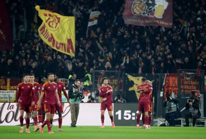 ROME, ITALY - DECEMBER 15: Wesley of AS Roma celebrates with teammate Lorenzo Pellegrini after scoring his team's first goal during the Serie A match between AS Roma and Como 1907 at Stadio Olimpico on December 15, 2025 in Rome, Italy. (Photo by Paolo Bruno/Getty Images)