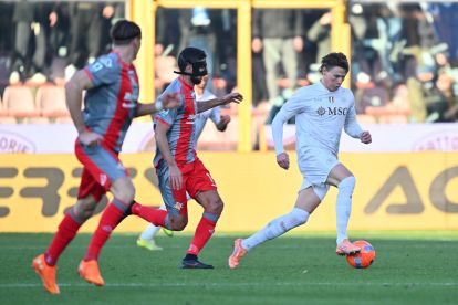 CREMONA, ITALY - DECEMBER 28: Scott McTominay of SSC Napoli in action during the Serie A match between US Cremonese and SSC Napoli at Stadio Giovanni Zini on December 28, 2025 in Cremona, Italy. (Photo by Marco M. Mantovani/Getty Images)