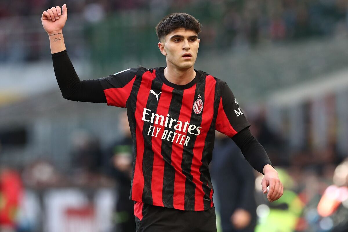 MILAN, ITALY - DECEMBER 28: Davide Bartesaghi of AC Milan gestures during the Serie A match between AC Milan and Hellas Verona FC at Giuseppe Meazza Stadium on December 28, 2025 in Milan, Italy. (Photo by Marco Luzzani/Getty Images)