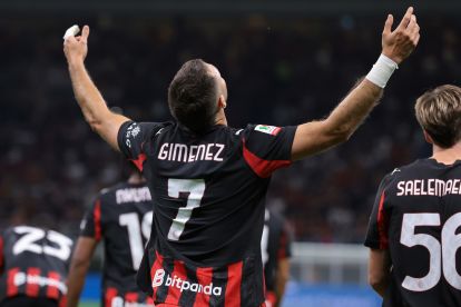 MILAN, ITALY - SEPTEMBER 23: Santiago Gimenez of AC Milan celebrates after scoring to give the side a 1-0 lead during the Coppa Italia Frecciarossa Round of 16 match between AC Milan and US Lecce at Giuseppe Meazza Stadium on September 23, 2025 in Milan, Italy. (Photo by Jonathan Moscrop/Getty Images)