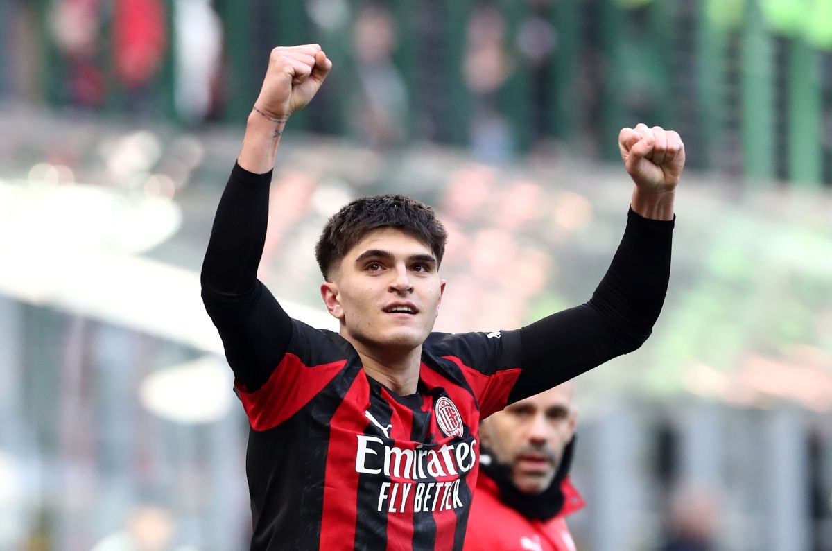 MILAN, ITALY - DECEMBER 14: Davide Bartesaghi of AC Milan celebrates scoring his team's second goal during the Serie A match between AC Milan and US Sassuolo Calcio at Giuseppe Meazza Stadium on December 14, 2025 in Milan, Italy. (Photo by Marco Luzzani/Getty Images)