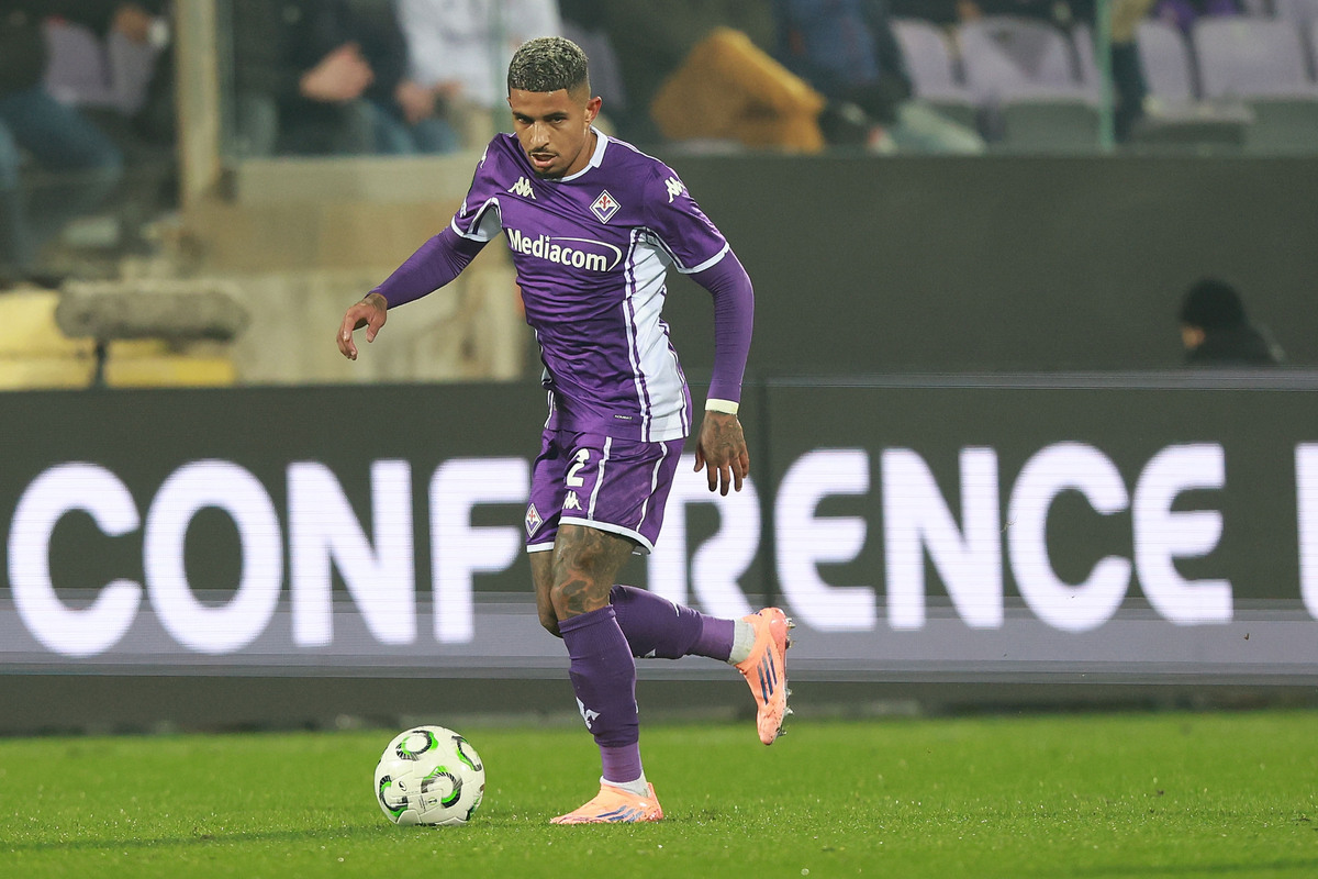 FLORENCE, ITALY - DECEMBER 11: Domilson Cordeiro dos Santos known as Dodo of ACF Fiorentina in action during the UEFA Conference League 2025/26 League Phase MD5 match between ACF Fiorentina and FC Dynamo Kyiv at Stadio Artemio Franchi on December 11, 2025 in Florence, Italy. (Photo by Gabriele Maltinti/Getty Images)