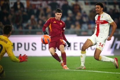 ROME, ITALY - DECEMBER 29: Matias Soule of AS Roma scores the opening goal during the Serie A match between AS Roma and Genoa CFC at Stadio Olimpico on December 29, 2025 in Rome, Italy. (Photo by Paolo Bruno/Getty Images)