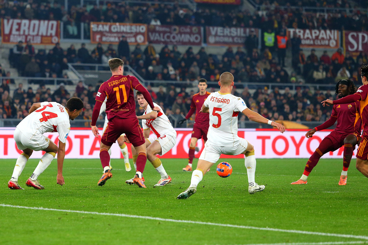 ROME, ITALY - DECEMBER 29: Manu Kone of AS Roma scores the team's second goal during the Serie A match between AS Roma and Genoa CFC at Stadio Olimpico on December 29, 2025 in Rome, Italy. (Photo by Paolo Bruno/Getty Images)