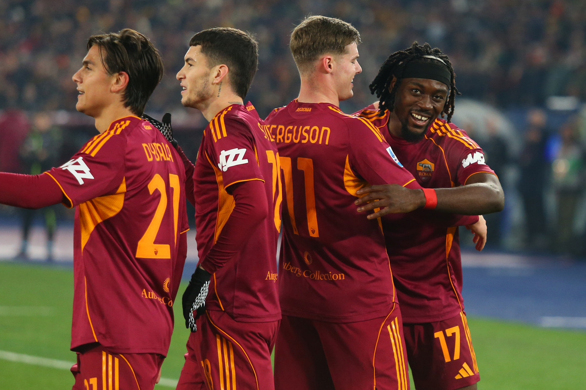 ROME, ITALY - DECEMBER 29: Manu Kone of AS Roma celebrates after scoring the team's second goal during the Serie A match between AS Roma and Genoa CFC at Stadio Olimpico on December 29, 2025 in Rome, Italy. (Photo by Paolo Bruno/Getty Images)