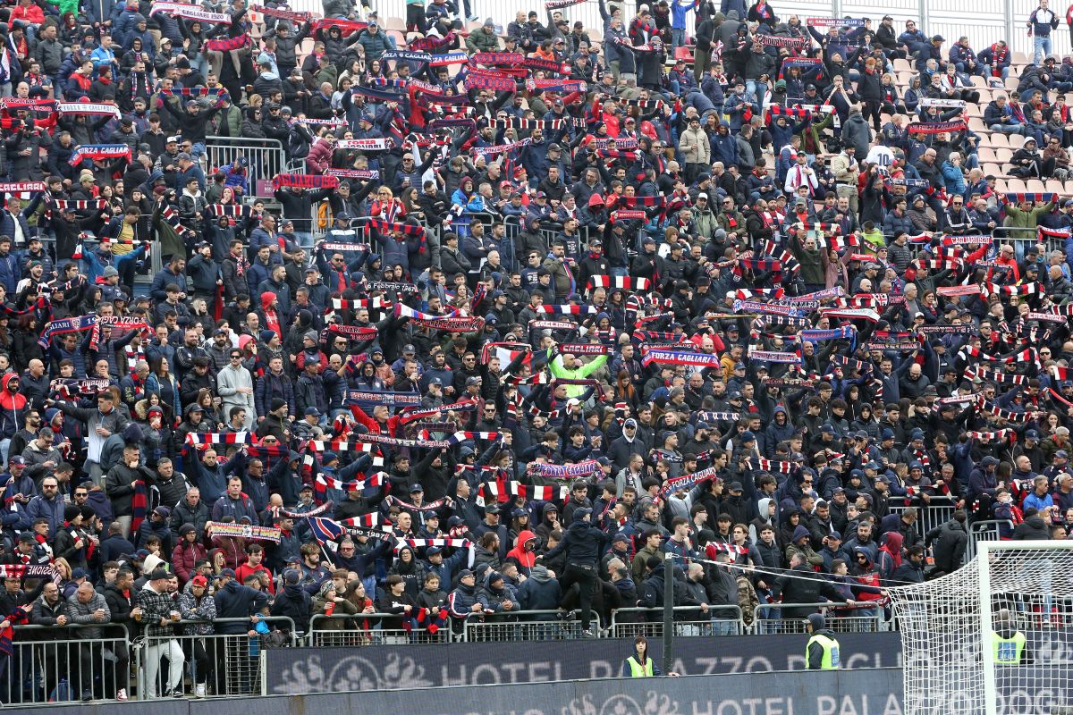 CAGLIARI, ITALY - DECEMBER 21: the supporters of Cagliari during the Serie A match between Cagliari Calcio and Pisa SC at Stadio Sant'Elia on December 21, 2025 in Cagliari, Italy. (Photo by Enrico Locci/Getty Images)