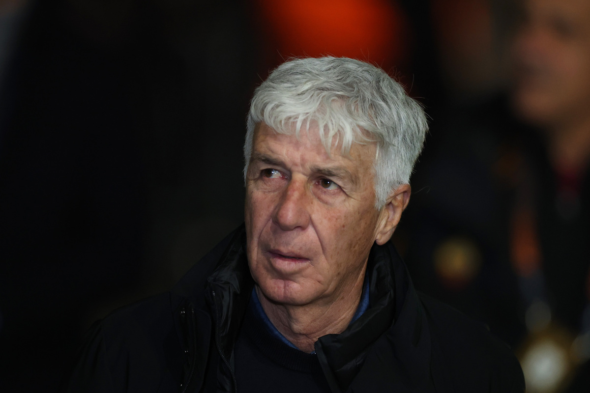 GLASGOW, SCOTLAND - DECEMBER 11: Gian Piero Gasperini, Head Coach of AS Roma, arrives at the stadium prior to the UEFA Europa League 2025/26 League Phase MD6 match between Celtic FC and AS Roma at Celtic Park on December 11, 2025 in Glasgow, Scotland. (Photo by Ian MacNicol/Getty Images)