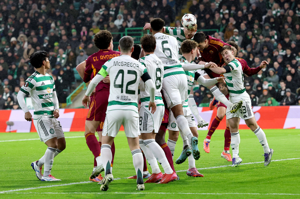 GLASGOW, SCOTLAND - DECEMBER 11: Liam Scales of Celtic concedes an own goal, resulting in the first goal for AS Roma, during the UEFA Europa League 2025/26 League Phase MD6 match between Celtic FC and AS Roma at Celtic Park on December 11, 2025 in Glasgow, Scotland. (Photo by Ian MacNicol/Getty Images)