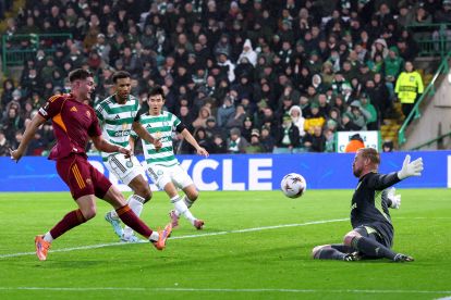 GLASGOW, SCOTLAND - DECEMBER 11: Evan Ferguson of AS Roma scores his team's second goal during the UEFA Europa League 2025/26 League Phase MD6 match between Celtic FC and AS Roma at Celtic Park on December 11, 2025 in Glasgow, Scotland. (Photo by Ian MacNicol/Getty Images)
