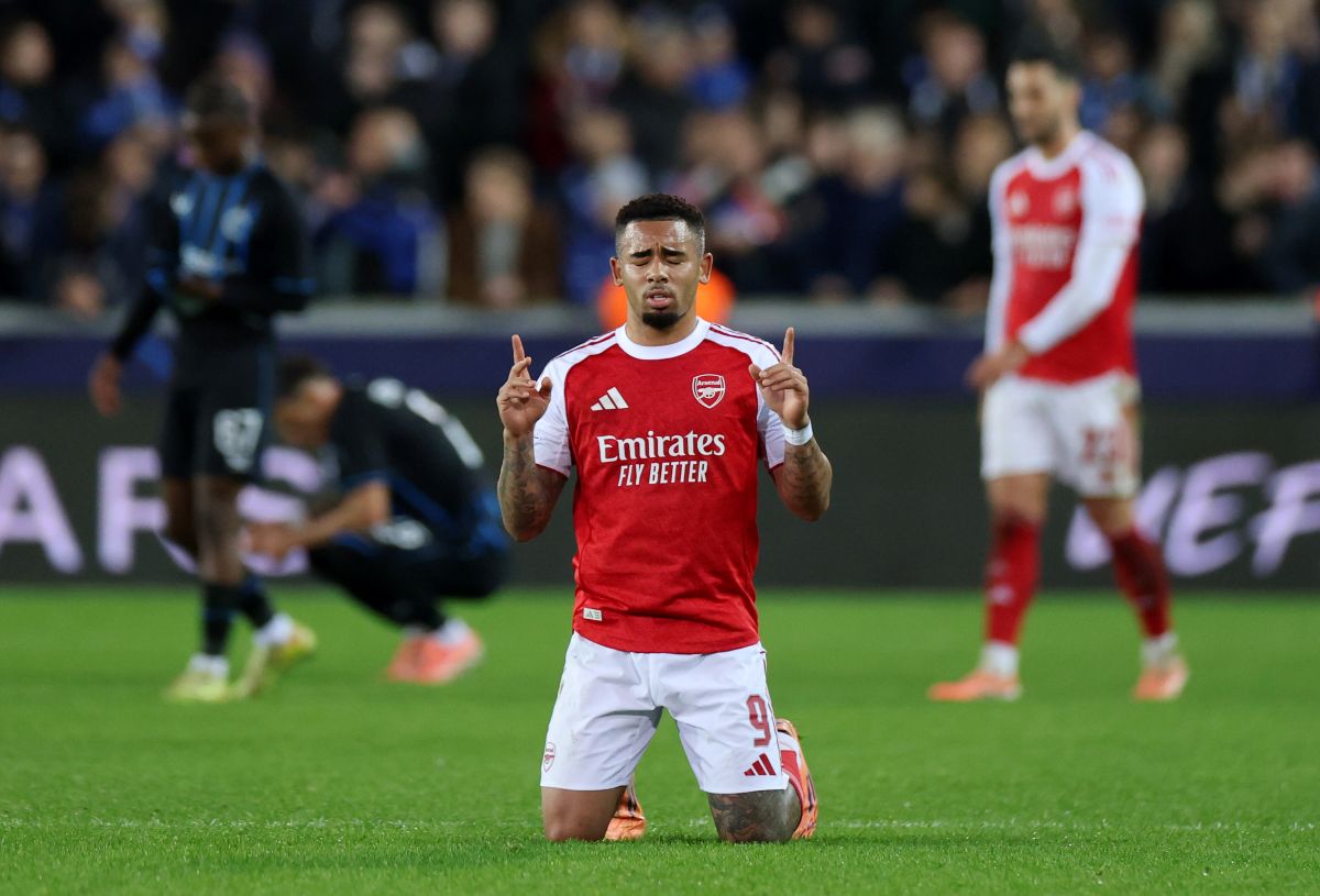 BRUGES, BELGIUM - DECEMBER 10: Gabriel Jesus of Arsenal prays at full-time following the UEFA Champions League 2025/26 League Phase MD6 match between Club Brugge KV and Arsenal FC at Jan Breydelstadion on December 10, 2025 in Bruges, Belgium. (Photo by Dean Mouhtaropoulos/Getty Images)