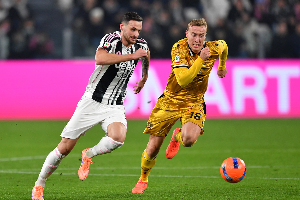 TURIN, ITALY - DECEMBER 02: Federico Gatti of Juventus runs with the ball while put under pressure by Adam Buksa of Udinese Calcio during the Serie C match between Ternana Calcio and Juventus Next Gen at Allianz Stadium on December 02, 2025 in Turin, Italy. (Photo by Valerio Pennicino/Getty Images)