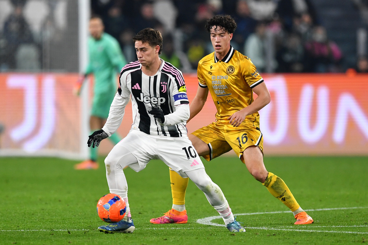 TURIN, ITALY - DECEMBER 02: Kenan Yildiz of Juventus is put under pressure by Matteo Palma of Udinese Calcio during the Coppa Italia match between Udinese Calcio and Juventus at Allianz Stadium on December 02, 2025 in Turin, Italy. (Photo by Valerio Pennicino/Getty Images)