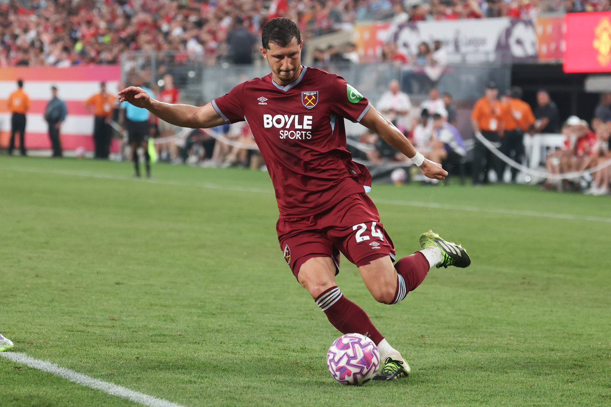 EAST RUTHERFORD, NEW JERSEY - JULY 26: Guido Rodríguez of West Ham United in action against Manchester United during a Premier League Summer Series match at MetLife Stadium on July 26, 2025 in East Rutherford, New Jersey. (Photo by Vincent Carchietta/Getty Images)