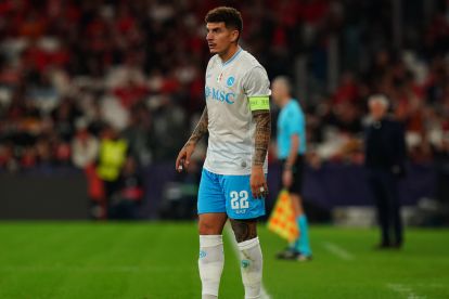 LISBON, PORTUGAL - DECEMBER 10: Giovanni Di Lorenzo during the UEFA Champions League 2025/26 League Phase MD6 match between SL Benfica and SSC Napoli at Estadio da Luz on December 10, 2025 in Lisbon, Portugal. (Photo by Gualter Fatia/Getty Images)