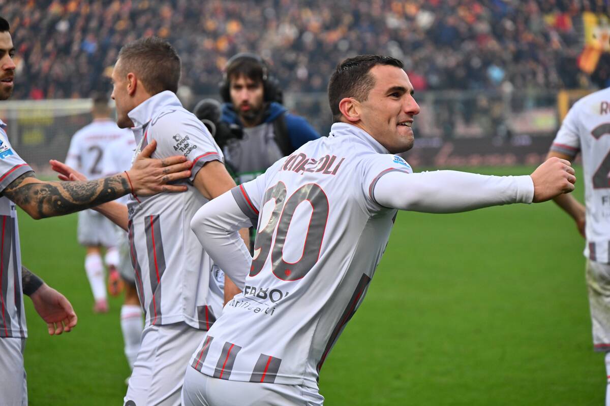 CREMONA, ITALY - DECEMBER 07: Federico Bonazzoli of US Cremonese celebrates after scoring the 1-0 goal during the Serie A match between US Cremonese and US Lecce at Stadio Giovanni Zini on December 07, 2025 in Cremona, Italy. (Photo by Marco M. Mantovani/Getty Images)