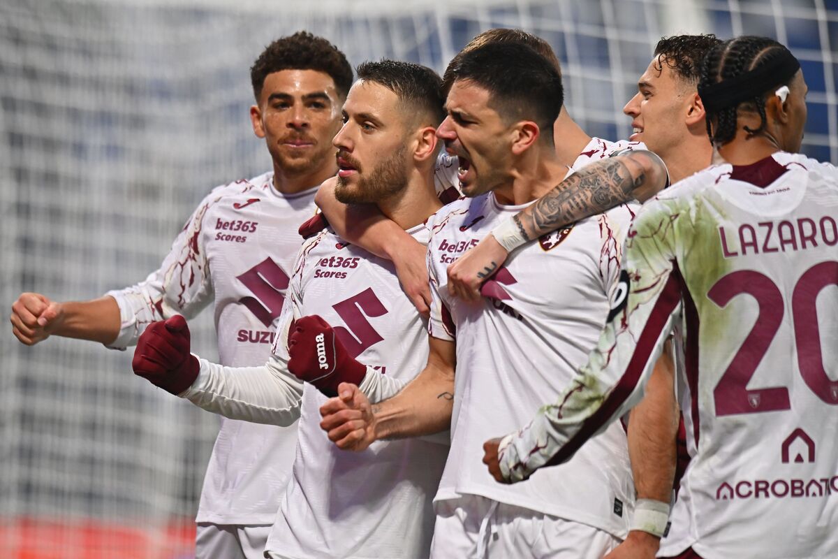 SASSUOLO, ITALY - DECEMBER 21: Nikola Vlasic of Torino FC celebrates after scoring the opening goal during the Serie A match between US Sassuolo Calcio and Torino FC at Mapei Stadium Citta del Tricolore on December 21, 2025 in Sassuolo, Italy. (Photo by Alessandro Sabattini/Getty Images)