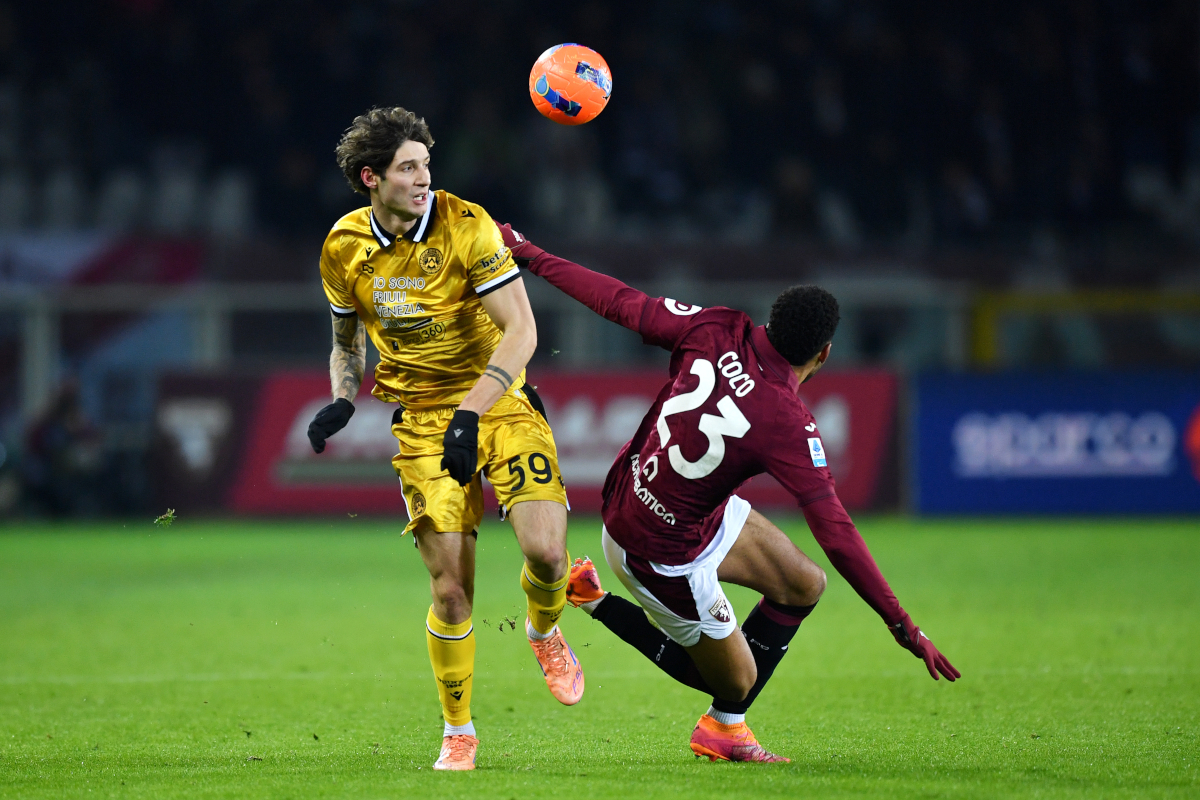 TURIN, ITALY - JANUARY 07: Alessandro Zanoli of Udinese Calcio battles for possession with Saul Coco of Torino during the Serie A match between Torino FC and Udinese Calcio at Stadio Olimpico di Torino on January 07, 2026 in Turin, Italy. (Photo by Valerio Pennicino/Getty Images)