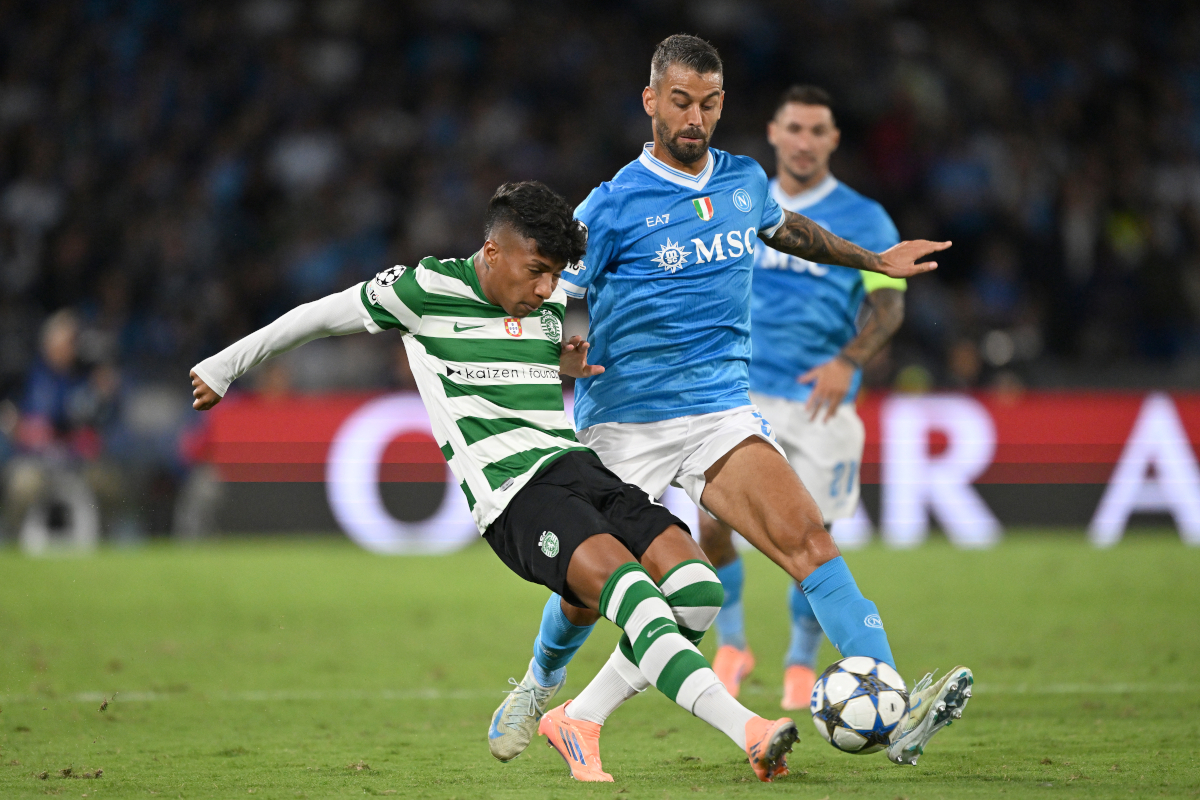 NAPLES, ITALY - OCTOBER 01: Alisson Santos of Sporting Clube de Portugal battles for possession with Leonardo Spinazzola of SSC Napoli during the UEFA Champions League 2025/26 League Phase MD2 match between SSC Napoli and Sporting Clube de Portugal at Stadio Diego Armando Maradona on October 01, 2025 in Naples, Italy. (Photo by Francesco Pecoraro/Getty Images)