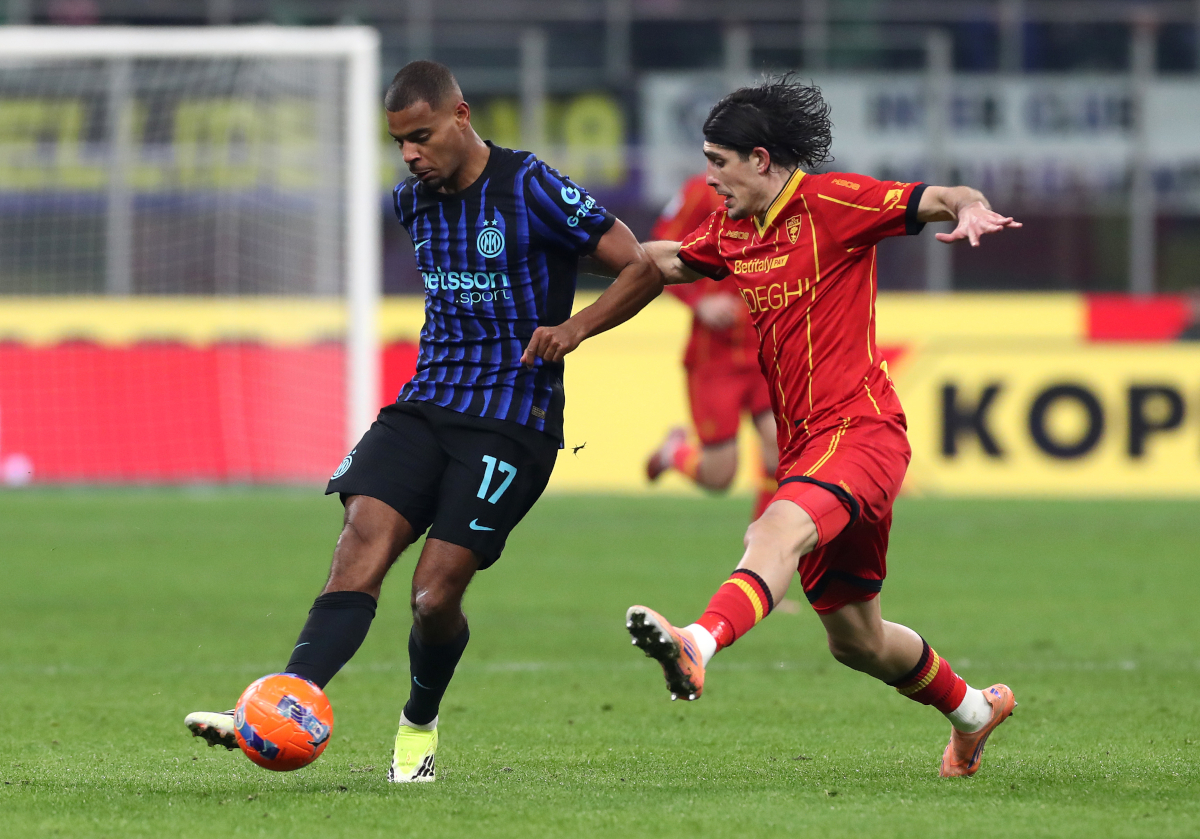 MILAN, ITALY - JANUARY 14: Andy Diouf of FC Internazionale Milano passes the ball whilst under pressure from Omri Gandelman of US Lecce during the Serie A match between FC Internazionale and US Lecce at Giuseppe Meazza Stadium on January 14, 2026 in Milan, Italy. (Photo by Marco Luzzani/Getty Images)