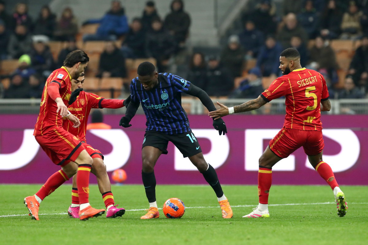 MILAN, ITALY - JANUARY 14: Ange-Yoan Bonny of FC Internazionale Milano controls the ball whilst under pressure from Jamil Siebert of US Lecce and teammates during the Serie A match between FC Internazionale and US Lecce at Giuseppe Meazza Stadium on January 14, 2026 in Milan, Italy. (Photo by Marco Luzzani/Getty Images)