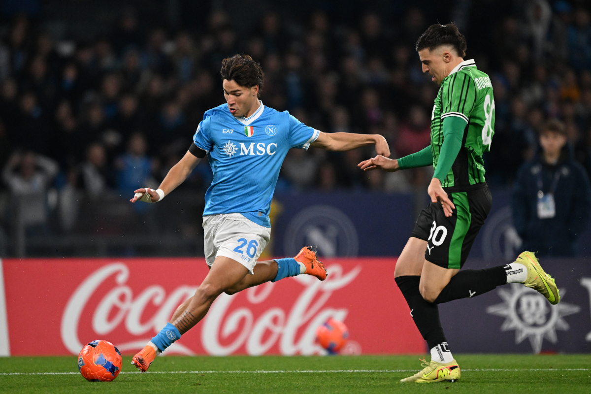NAPLES, ITALY - JANUARY 17: Antonio Vergara of SSC Napoli battles for possession with Tarik Muharemovic of US Sassuolo Calcio during the Serie A match between SSC Napoli and US Sassuolo Calcio at Stadio Diego Armando Maradona on January 17, 2026 in Naples, Italy. (Photo by Francesco Pecoraro/Getty Images)
