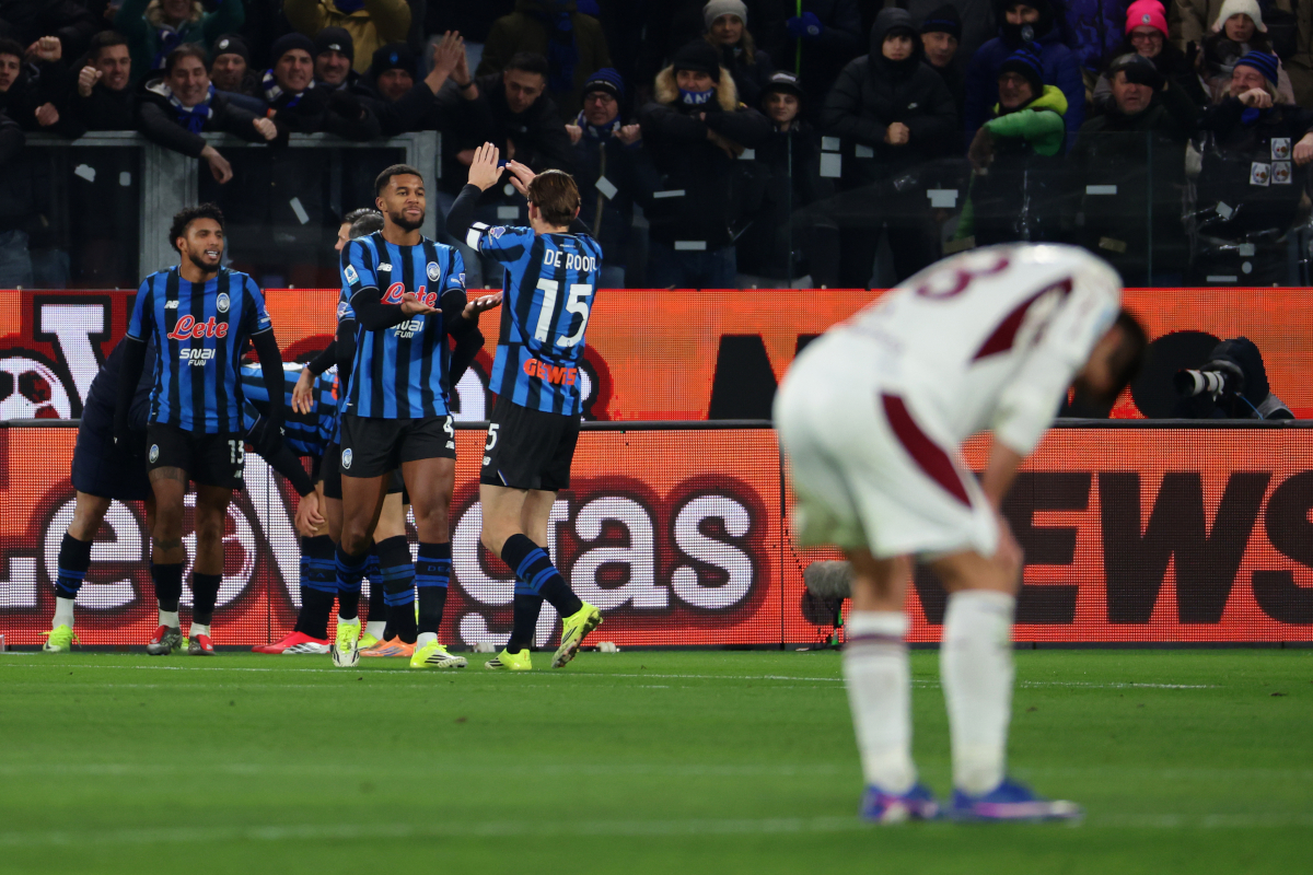 BERGAMO, ITALY - JANUARY 10: Isak Hien of Atalanta BC and Marten de Roon of Atalanta BC celebrate during the Serie A match between Atalanta BC and Torino FC at Gewiss Stadium on January 10, 2026 in Bergamo, Italy. (Photo by Francesco Scaccianoce/Getty Images)