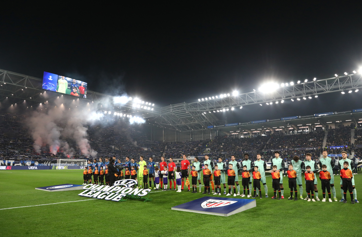 BERGAMO, ITALY - JANUARY 21: Players from both teams line up prior to the UEFA Champions League 2025/26 League Phase MD7 match between Atalanta BC and Athletic Club at Stadio di Bergamo on January 21, 2026 in Bergamo, Italy. (Photo by Marco Luzzani/Getty Images)