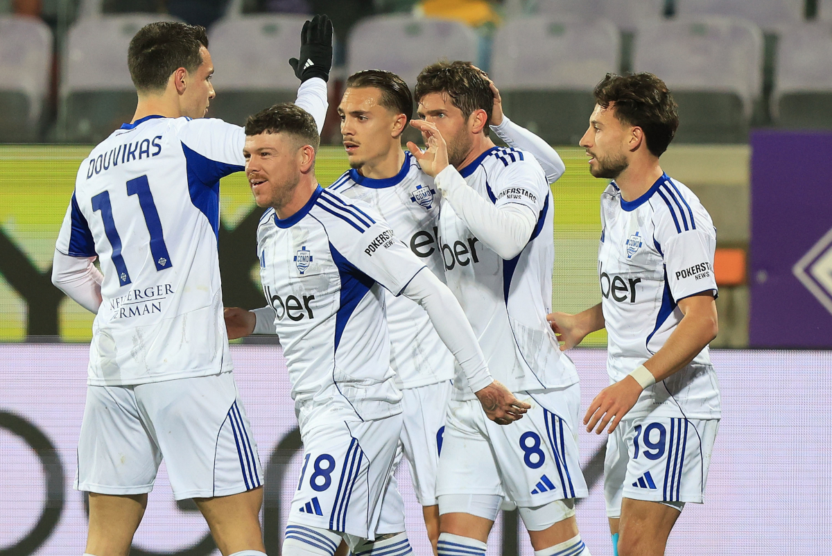 FLORENCE, ITALY - JANUARY 27: Sergi Roberto of Como 1907 celebrates with teammates after scoring a goal during of the Coppa Italia match between of ACF Fiorentina and of Como 1907 at Stadio Artemio Franchi on January 27, 2026 in Florence, Italy. (Photo by Gabriele Maltinti/Getty Images)