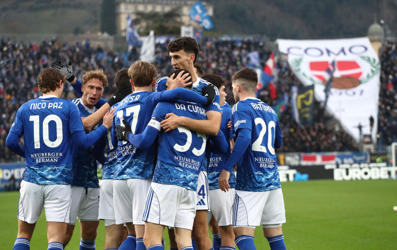 COMO, ITALY - JANUARY 24: Anastasios Douvikas of Como 1907 celebrates with his team-mates after scoring their team's first goal during the Serie A match between Como 1907 and Torino FC at Giuseppe Sinigaglia Stadium on January 24, 2026 in Como, Italy. (Photo by Marco Luzzani/Getty Images)