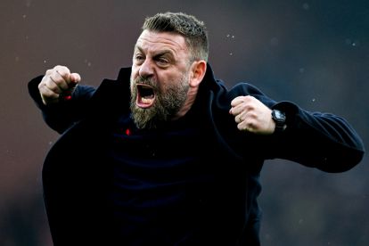 GENOA, ITALY - JANUARY 25: Daniele De Rossi, head coach of Genoa, celebrates after Junior Messias of Genoa's goal during the Serie A match between Genoa CFC and Bologna FC 1909 at Luigi Ferraris Stadium on January 25, 2026 in Genoa, Italy. (Photo by Getty Images)
