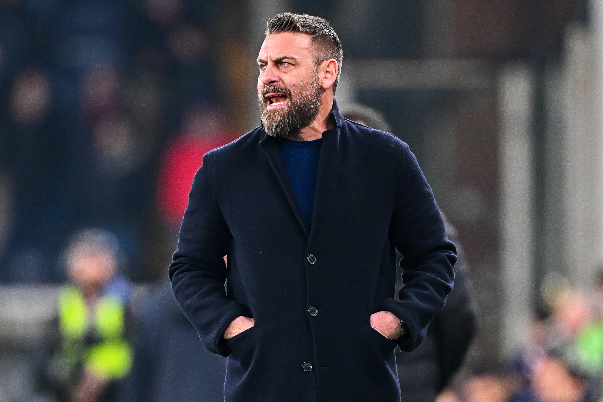 GENOA, ITALY - JANUARY 12: Daniele De Rossi, head coach of Genoa, looks on during the Serie A match between Genoa CFC and Cagliari Calcio at Stadio Luigi Ferraris on January 12, 2026 in Genoa, Italy. (Photo by Simone Arveda/Getty Images)