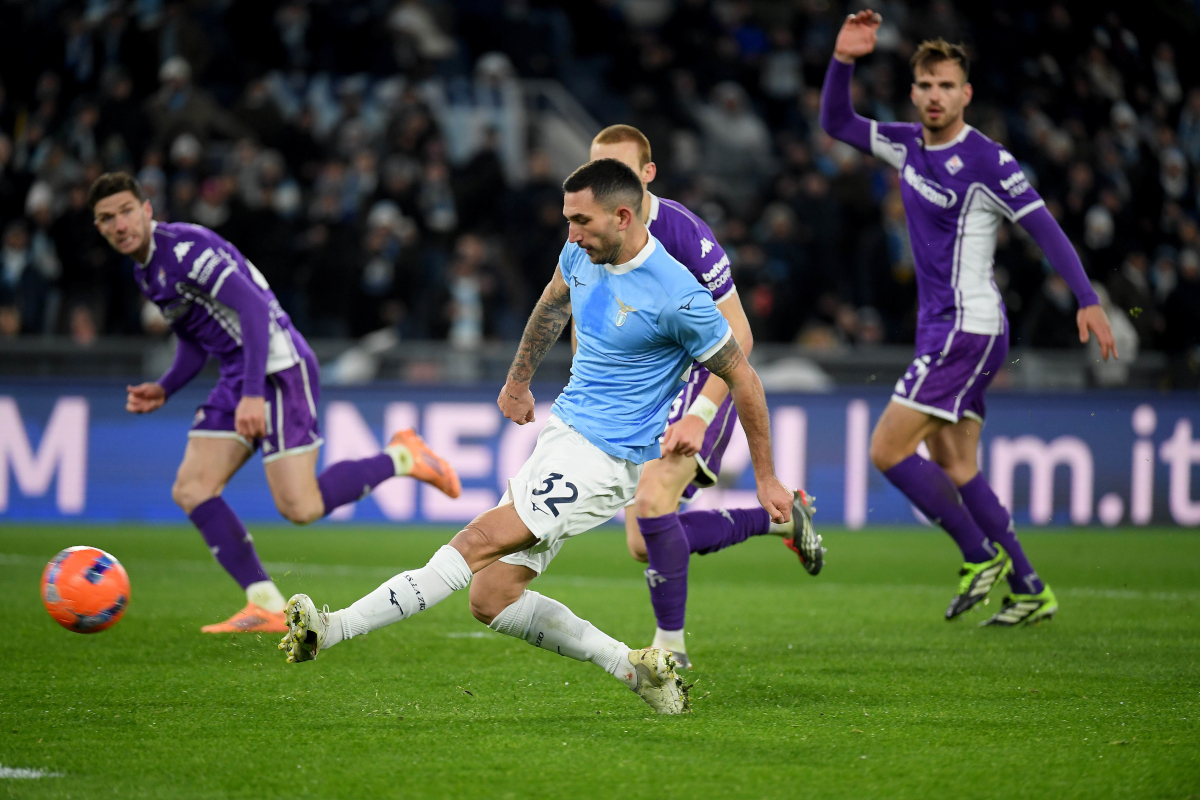 ROME, ITALY - JANUARY 07: Danilo Cataldi of SS Lazio scores the opening goal during the Serie A match between SS Lazio and ACF Fiorentina at Stadio Olimpico on January 07, 2026 in Rome, Italy. (Photo by Marco Rosi - SS Lazio/Getty Images)