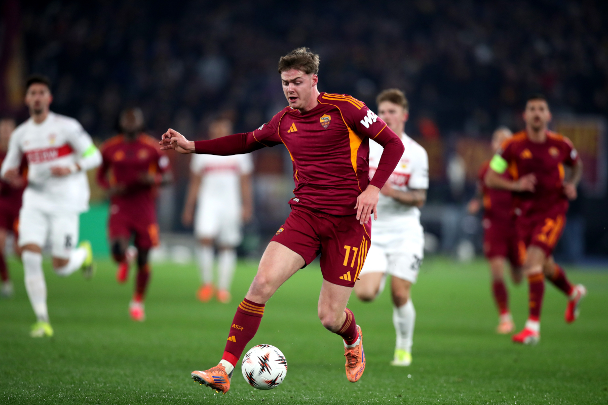 ROMA, ITÁLIA - 22 DE JANEIRO: Evan Ferguson da AS Roma em ação durante a partida da Fase MD7 da UEFA Europa League 2025/26 entre AS Roma e VfB Stuttgart no Stadio Olimpico em 22 de janeiro de 2026 em Roma, Itália. (Foto de Paolo Bruno/Getty Images)