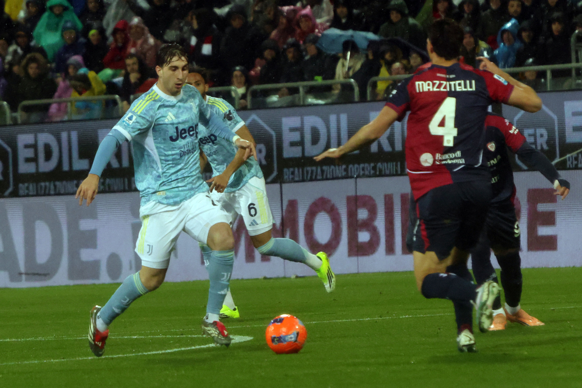 CAGLIARI, ITALY - JANUARY 17: Fabio Miretti of Juventus in action during the Serie A match between Cagliari Calcio and Juventus FC at Stadio Sant'Elia on January 17, 2026 in Cagliari, Italy. (Photo by Enrico Locci/Getty Images)