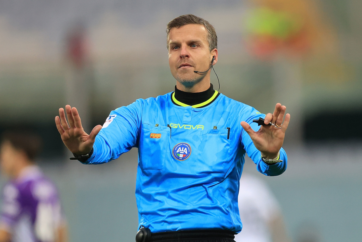 FLORENCE, ITALY - JANUARY 4: Federico La Penna referee reacts during the Serie A match between ACF Fiorentina and US Cremonese at Artemio Franchi on January 4, 2026 in Florence, Italy. (Photo by Gabriele Maltinti/Getty Images)