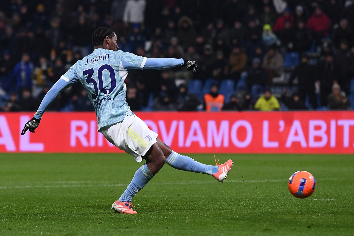SASSUOLO, ITALY - JANUARY 06: Jonathan David of Juventus scores his team's third goal during the Serie A match between US Sassuolo Calcio and Juventus FC at Mapei Stadium Citta del Tricolore on January 06, 2026 in Sassuolo, Italy. (Photo by Alessandro Sabattini/Getty Images)