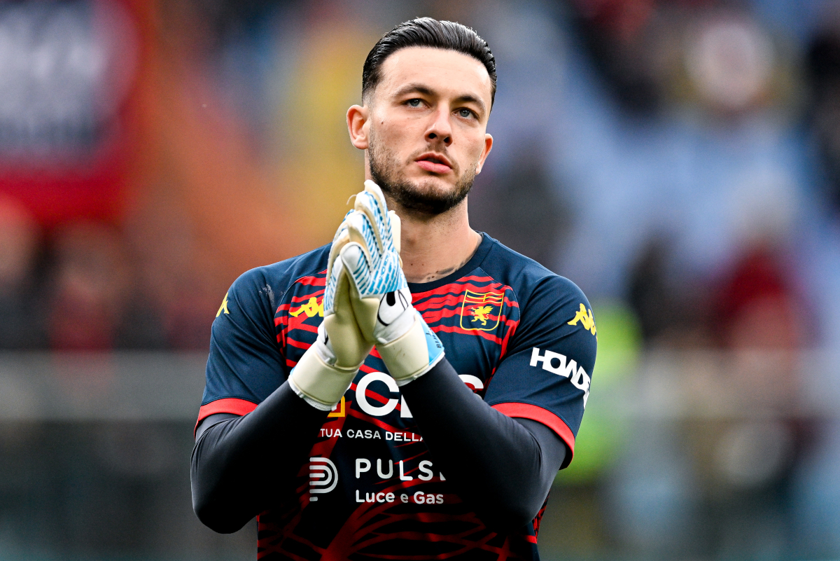 GENOA, ITALY - JANUARY 25: Justin Bijlow of Genoa greets the crowd during a warm-up session prior to kick-off in the Serie A match between Genoa CFC and Bologna FC 1909 at Luigi Ferraris Stadium on January 25, 2026 in Genoa, Italy. (Photo by Getty Images)