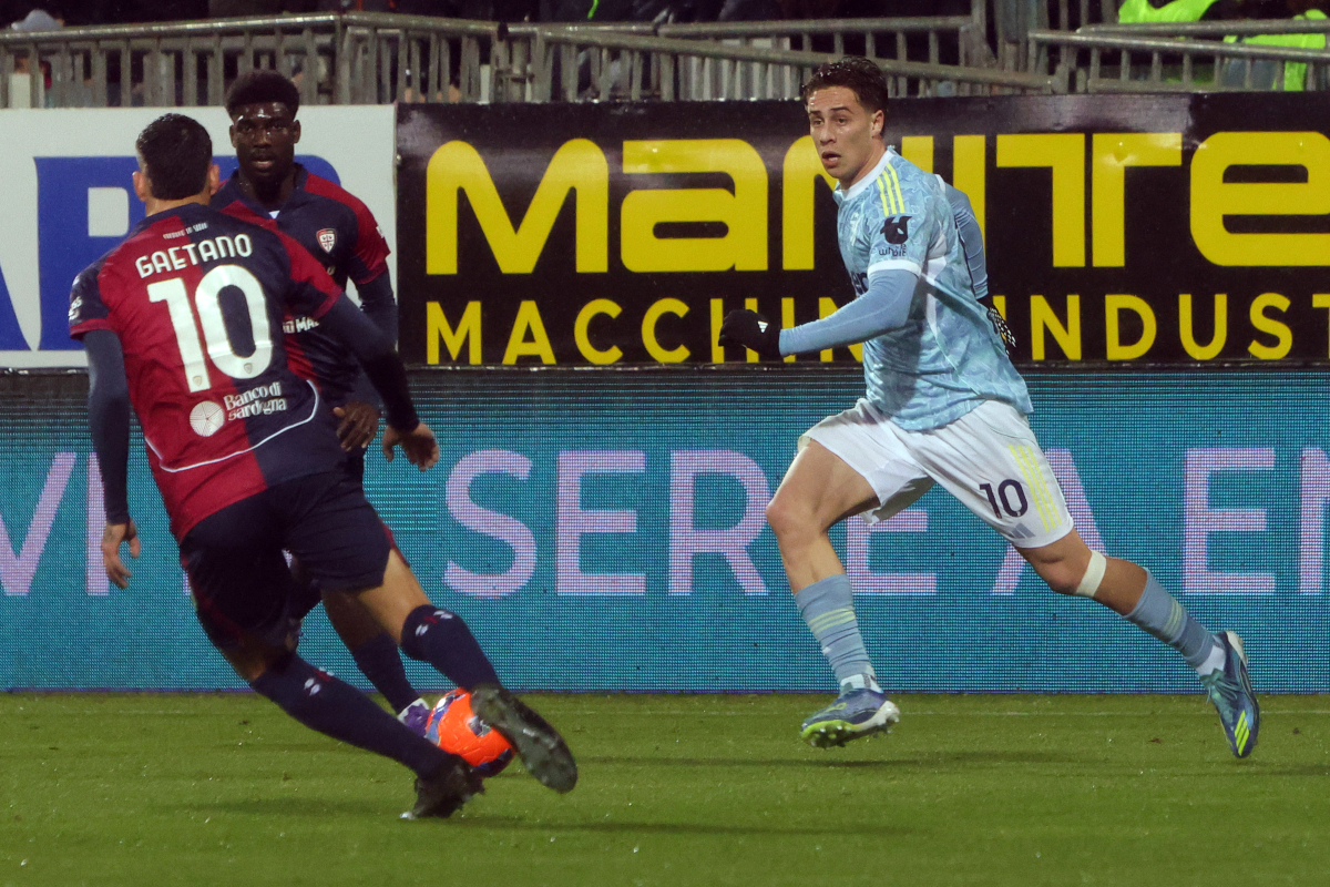 CAGLIARI, ITALY - JANUARY 17: Gianluca Gaetano of Cagliari in contrast with Kenan yildiz of Juventus during the Serie A match between Cagliari Calcio and Juventus FC at Stadio Sant'Elia on January 17, 2026 in Cagliari, Italy. (Photo by Enrico Locci/Getty Images)