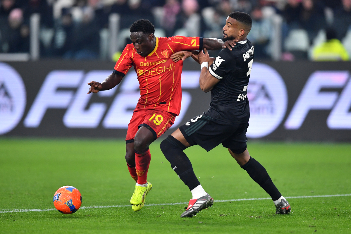 TURIN, ITALY - JANUARY 03: Lameck Banda of US Lecce is challenged by Bremer of Juventus during the Serie A match between Juventus FC and US Lecce at on January 03, 2026 in Turin, Italy. (Photo by Valerio Pennicino/Getty Images)