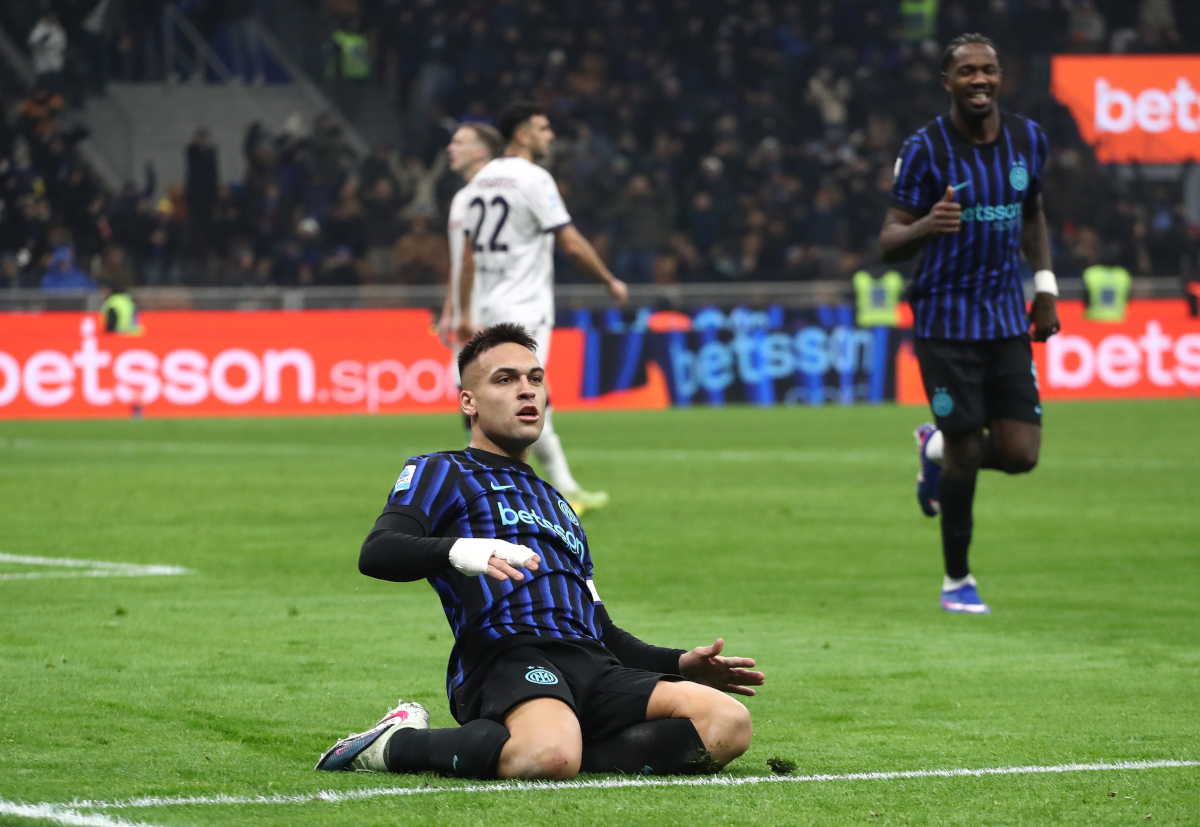 MILAN, ITALY - JANUARY 04: Lautaro Martinez of FC Internazionale Milano celebrates scoring his team's second goal during the Serie A match between FC Internazionale and Bologna FC 1909 at Giuseppe Meazza Stadium on January 04, 2026 in Milan, Italy. (Photo by Marco Luzzani/Getty Images)