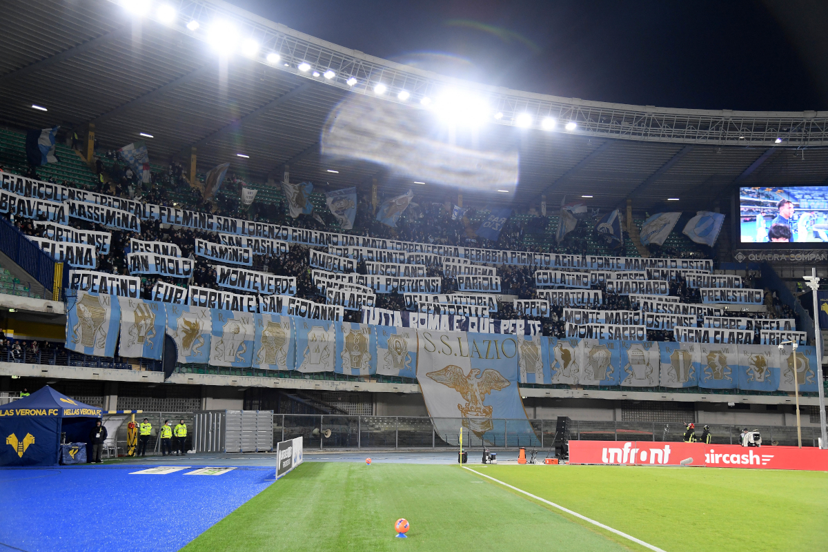 VERONA, ITÁLIA - 11 DE JANEIRO: Torcedores do SS Lazio antes da partida da Série A entre Hellas Verona FC e SS Lazio no Stadio Marcantonio Bentegodi em 11 de janeiro de 2026 em Verona, Itália. (Foto de Marco Rossi - SS Lazio/Getty Images)